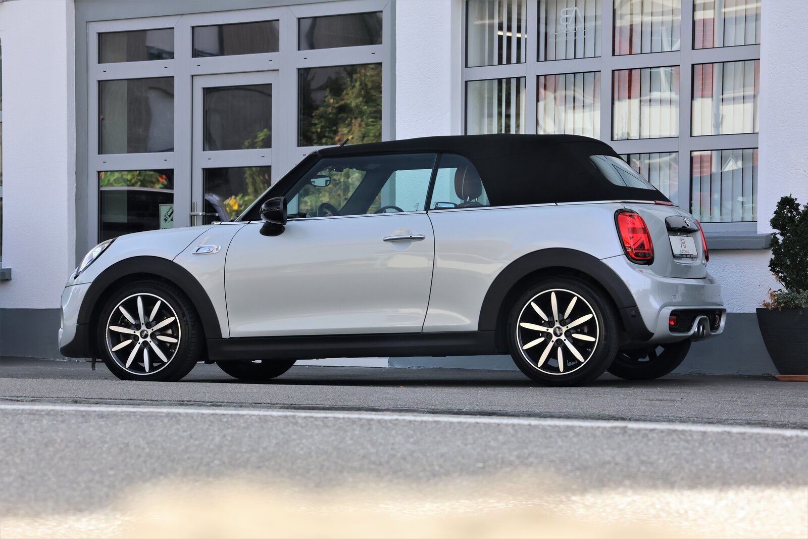 MINI Cooper S Cabriolet DKG, Petrol, Second hand / Used, Automatic - 4