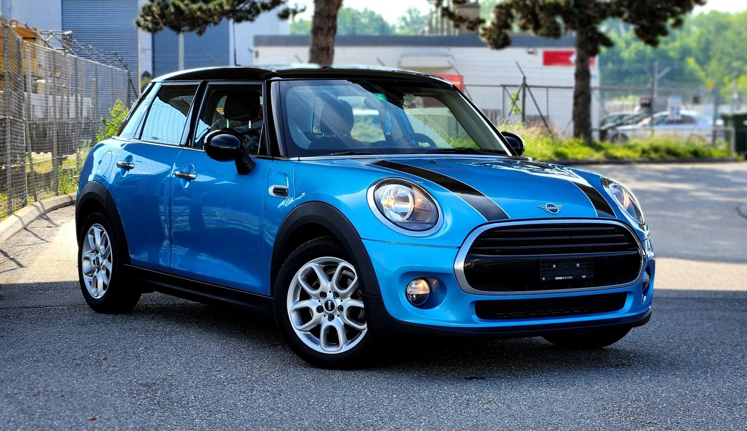 MINI Cooper Blackyard