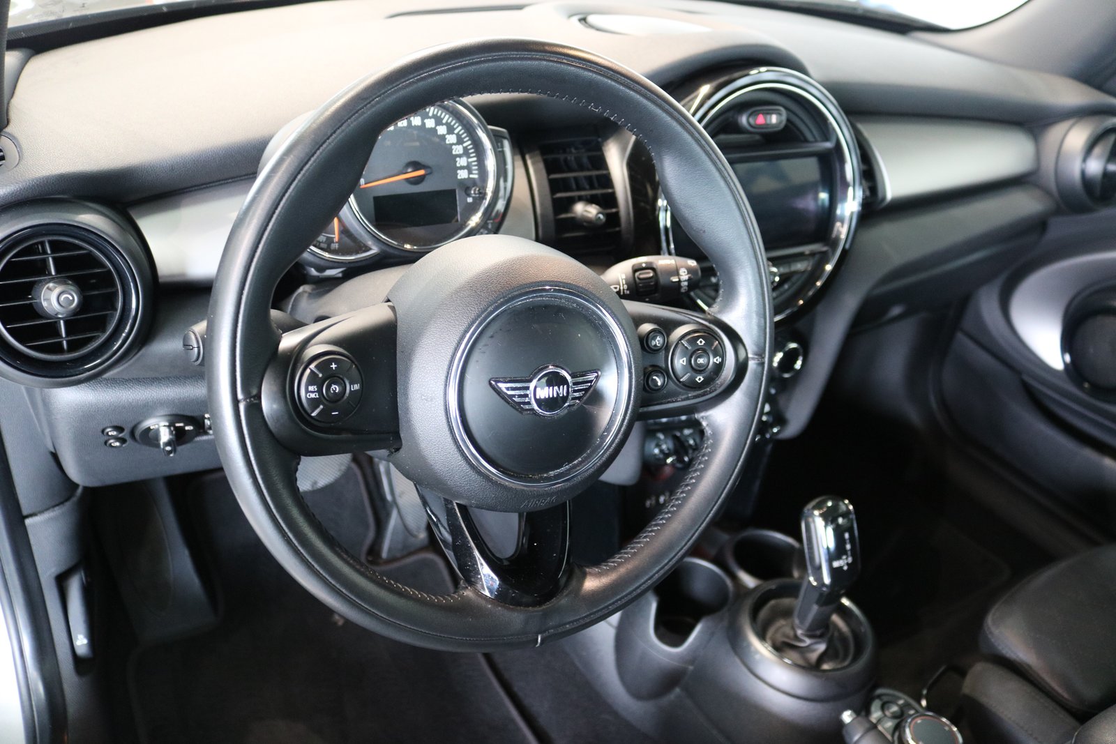 MINI Cooper Steptronic DKG, Benzin, Occasion / Gebraucht, Automatik - 2