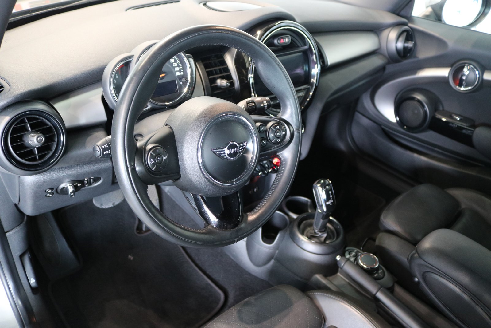MINI Cooper Steptronic DKG, Benzin, Occasion / Gebraucht, Automatik - 3