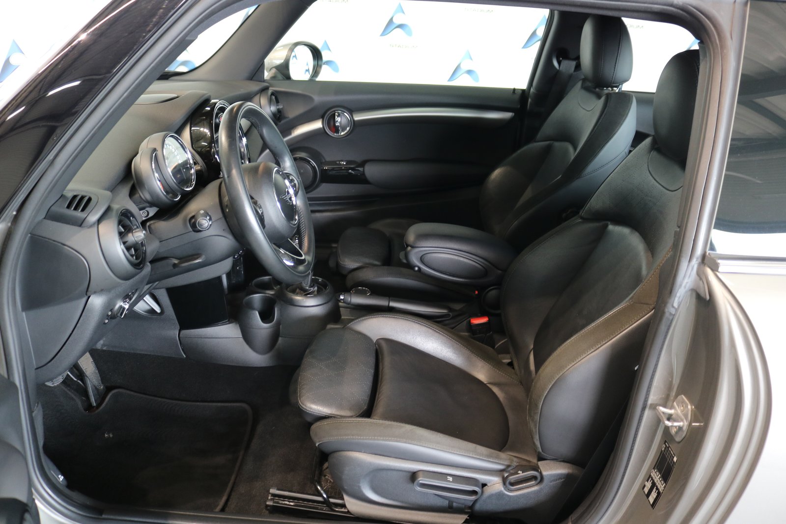 MINI Cooper Steptronic DKG, Benzin, Occasion / Gebraucht, Automatik - 4