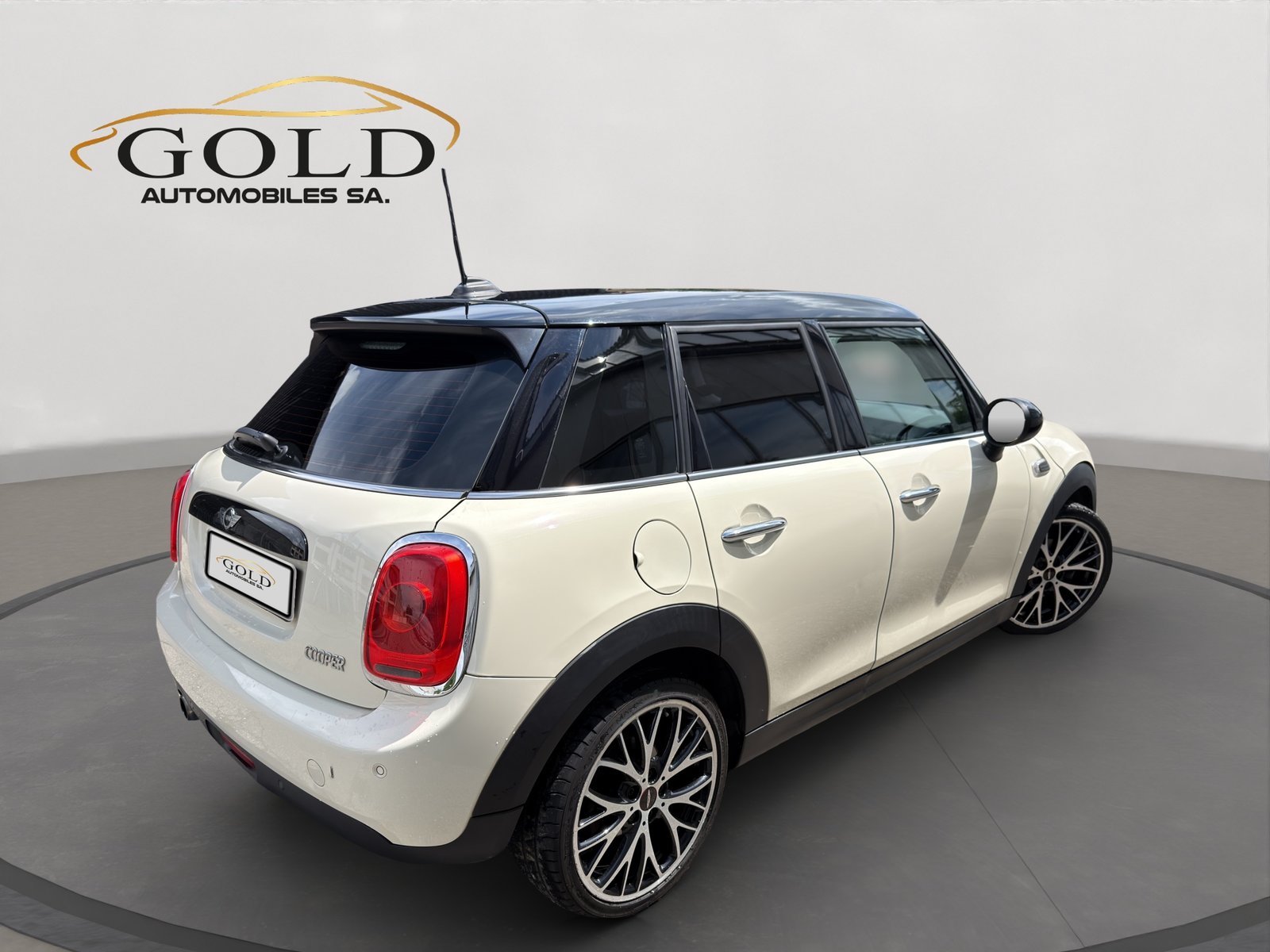 MINI Cooper Classic Edition, Petrol, Second hand / Used, Manual - 2