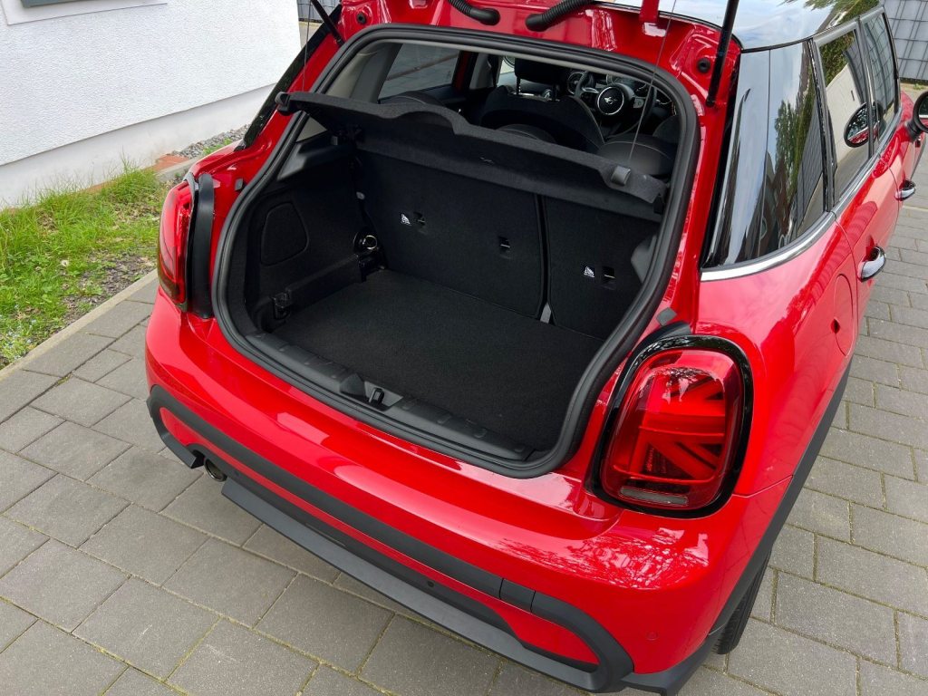 MINI COOPER 1.5 Classic Trim, Benzin, Occasion / Gebraucht, Automatik - 5