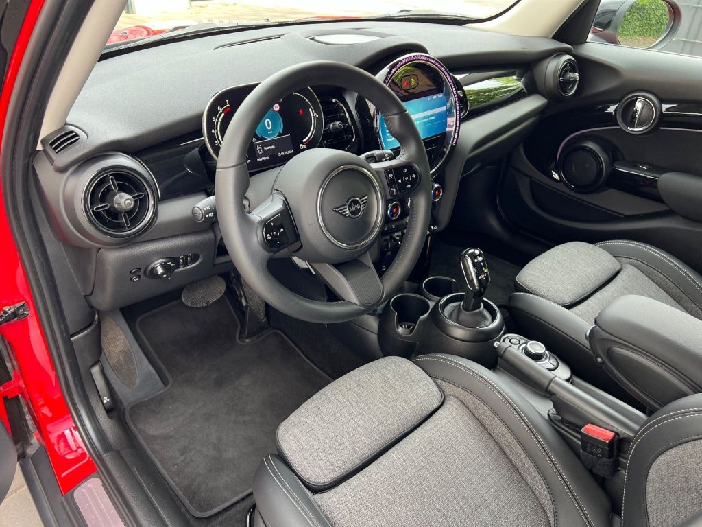 MINI COOPER 1.5 Classic Trim, Benzin, Occasion / Gebraucht, Automatik - 6