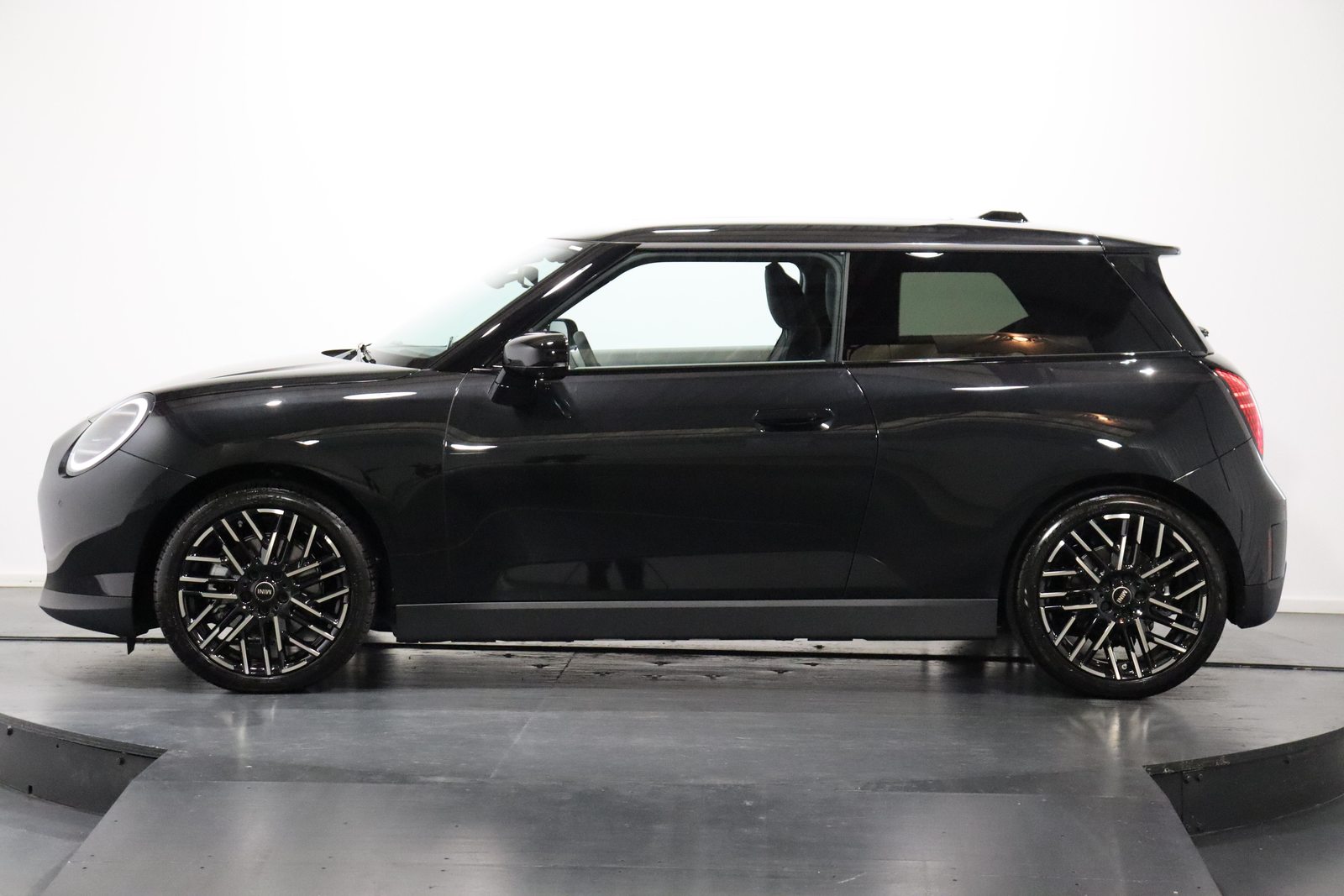 MINI J01 Cooper SE, Electric, Second hand / Used, Automatic - 3