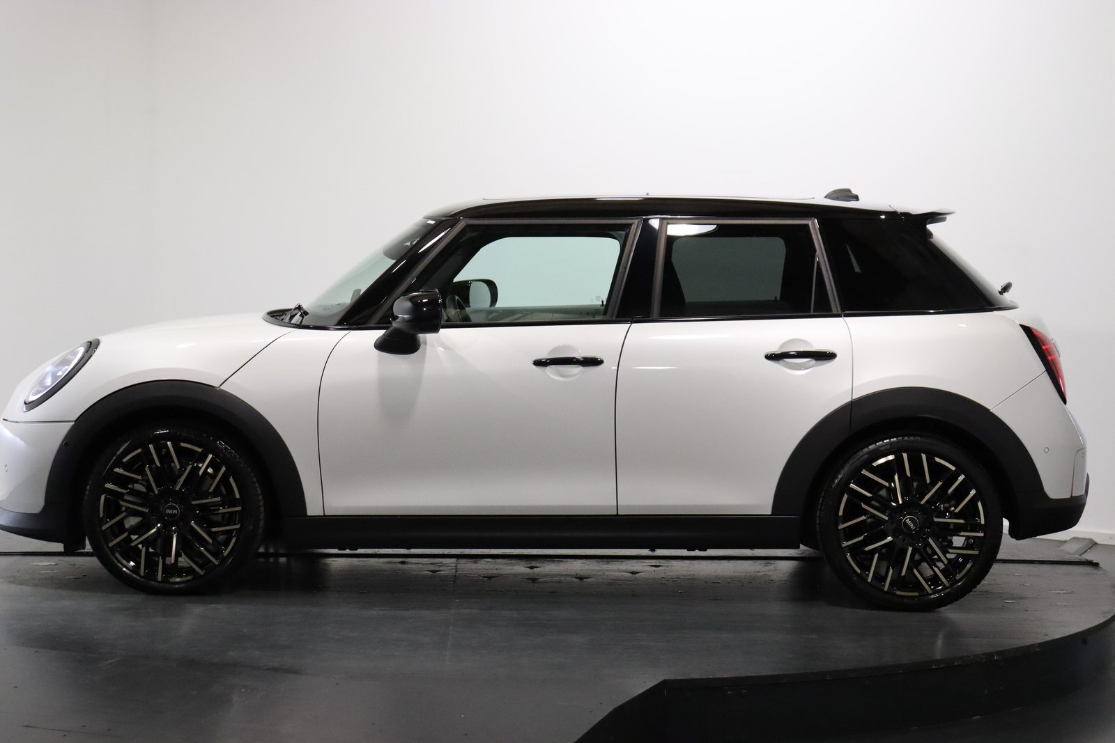 MINI F65 2.0i Cooper S, Essence, Occasion / Utilisé, Automatique - 2