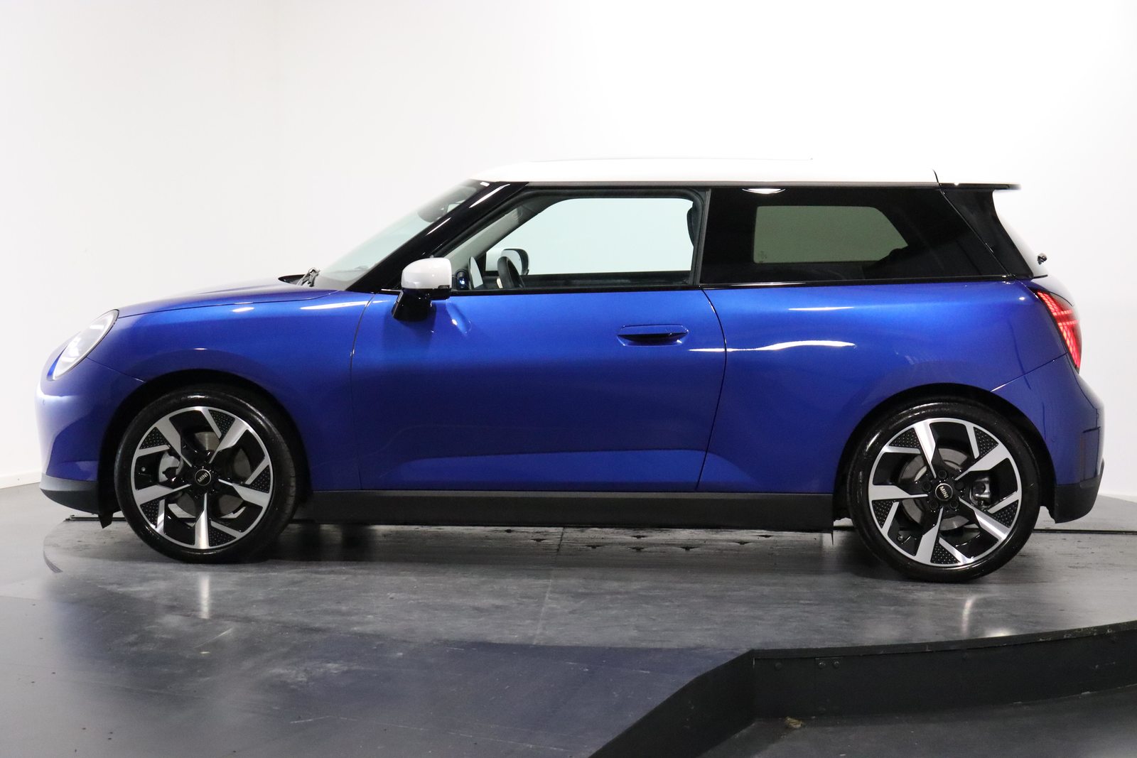 MINI J01 Cooper SE, Électrique, Occasion / Utilisé, Automatique - 2