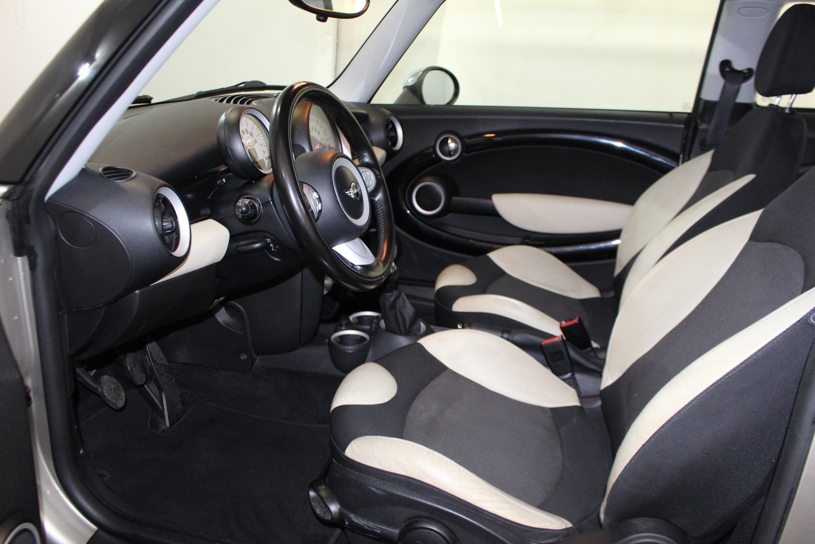 MINI Mini R56 1.6i One, Essence, Occasion / Utilisé, Manuelle - 7