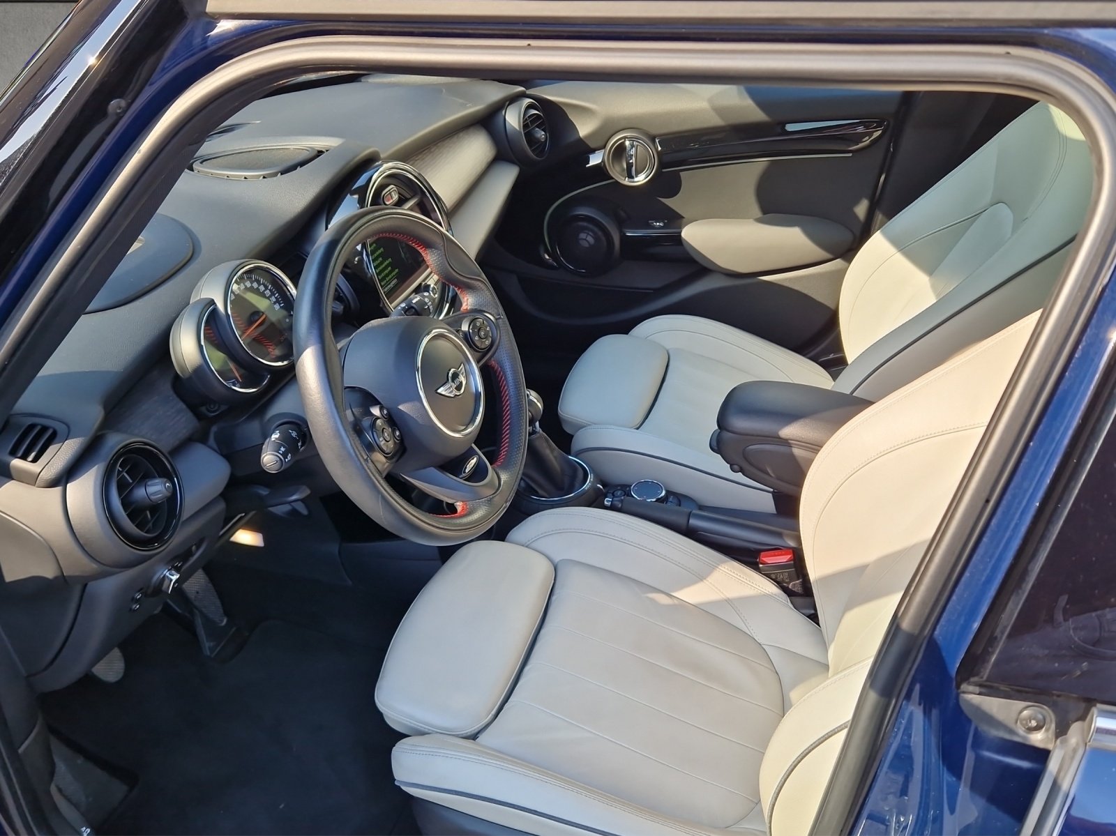 MINI Mini F55 2.0 SD Cooper, Diesel, Occasion / Utilisé, Manuelle - 2
