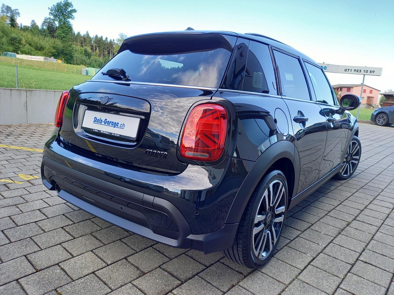MINI Mini F55 1.5i Cooper, Petrol, Second hand / Used, Automatic - 2