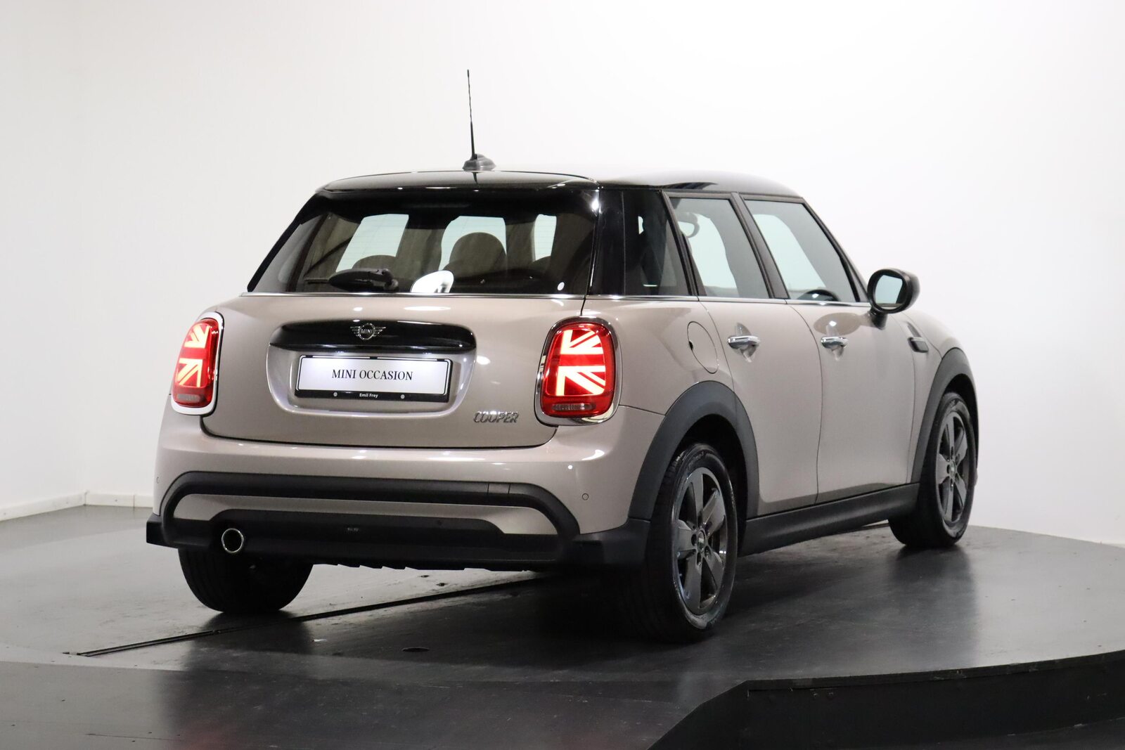 MINI F55 1.5i Cooper, Essence, Occasion / Utilisé, Manuelle - 2