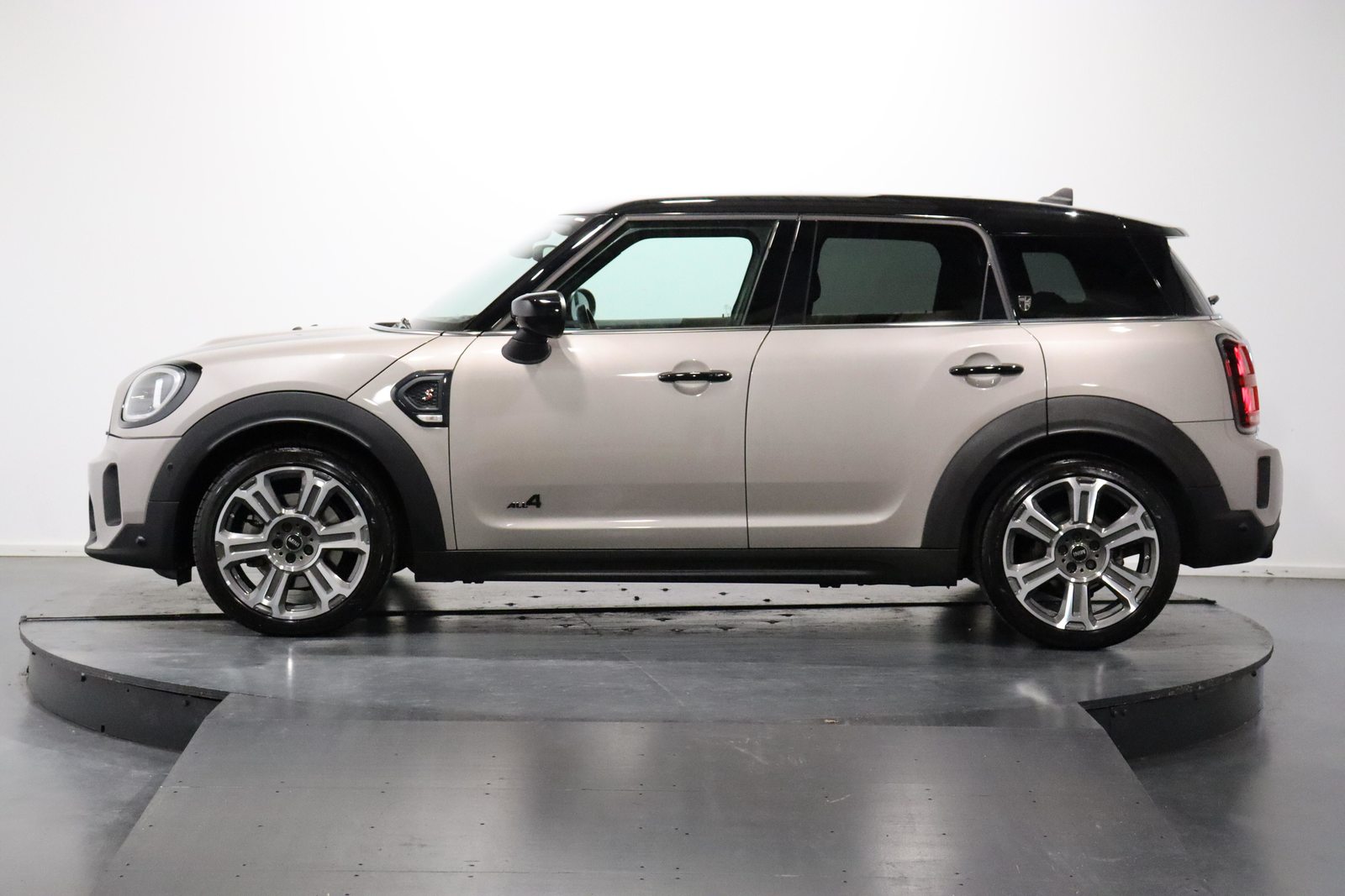 MINI Countryman F60 2.0i Cooper S ALL4, Benzin, Occasion / Gebraucht, Automatik - 2