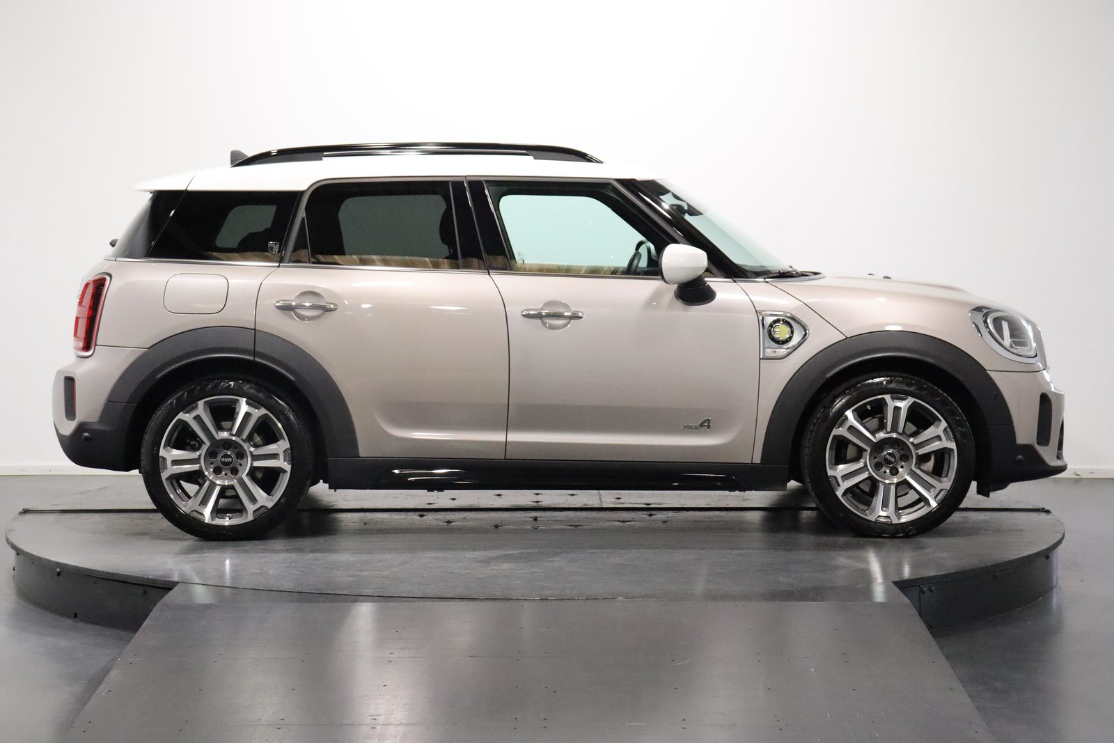 MINI Countryman F60 1.5i Cooper S E ALL4, Plug-in-Hybrid Petrol/Electric, Second hand / Used, Automatic - 3