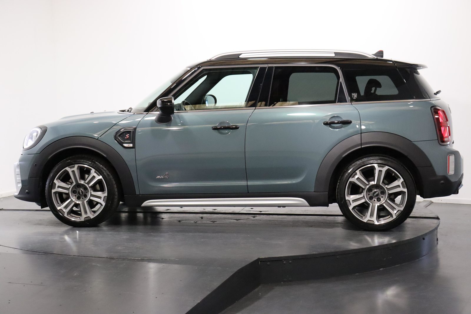 MINI Countryman F60 2.0i Cooper S SAG ALL4, Petrol, Second hand / Used, Automatic - 2
