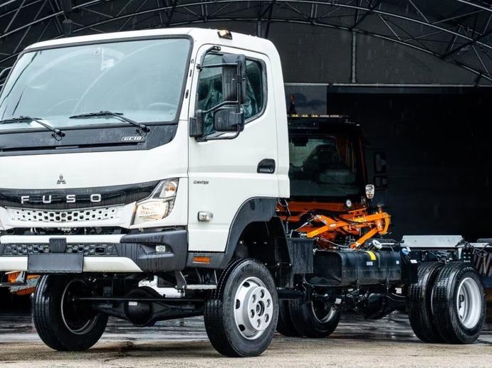 MITSUBISHI 6C18 4WD, Diesel, Voiture nouvelle, Manuelle