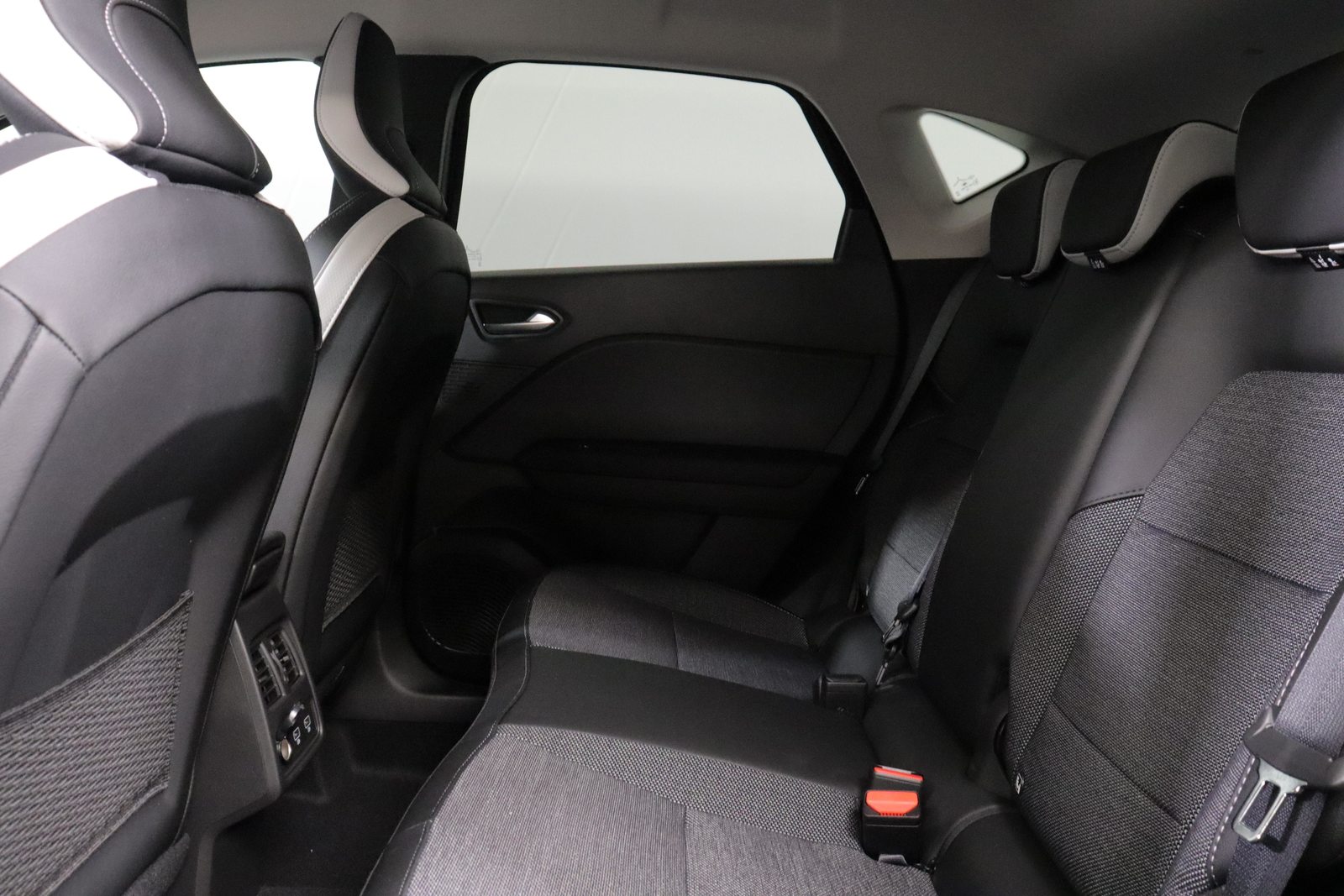 MITSUBISHI ASX 1.3 MH Intense, Mild-Hybrid Benzin/Elektro, Occasion / Gebraucht, Automatik - 4