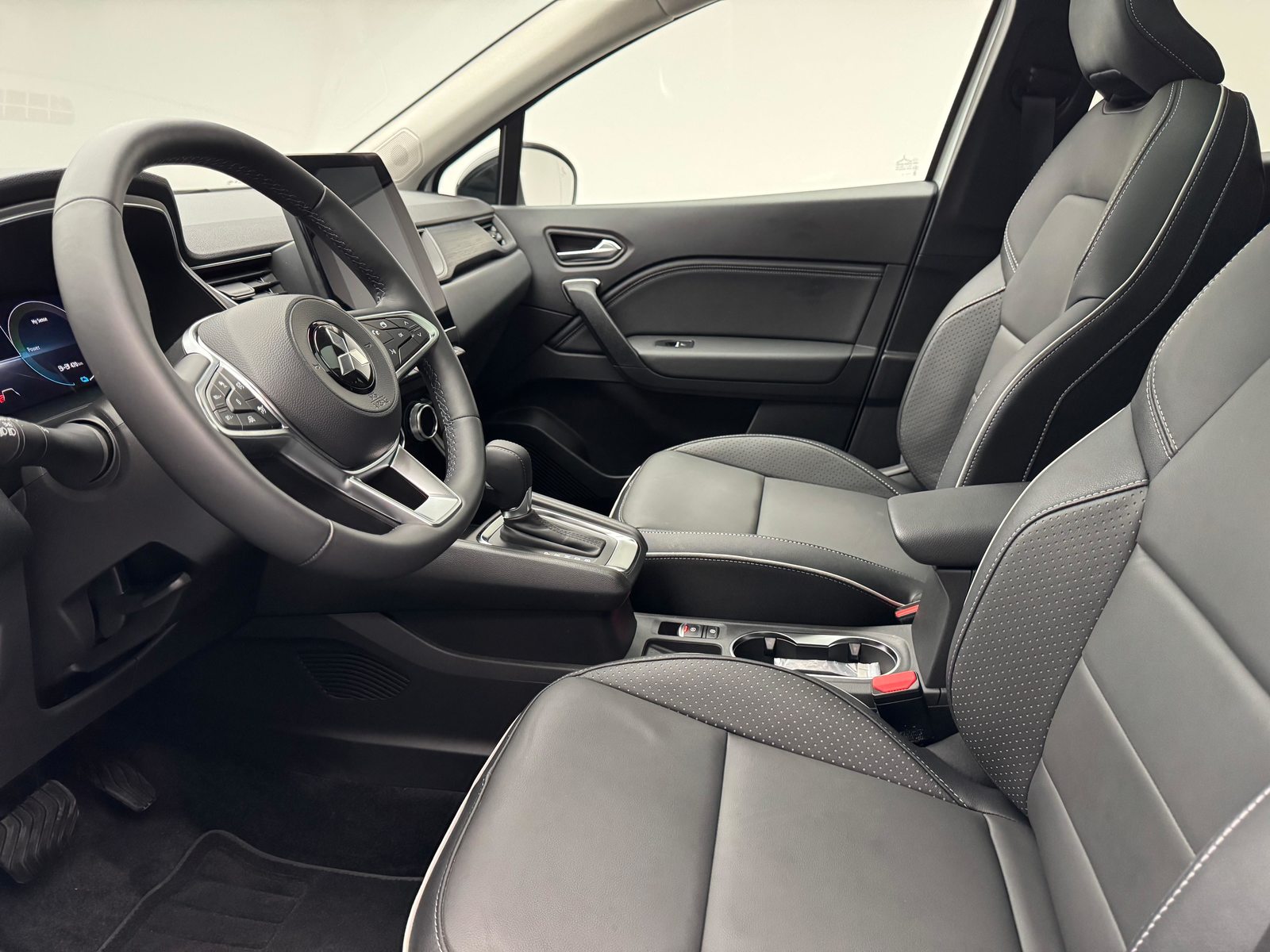 MITSUBISHI ASX 1.6 PHEV Saisho, Plug-in-Hybrid Petrol/Electric, Second hand / Used, Automatic - 3