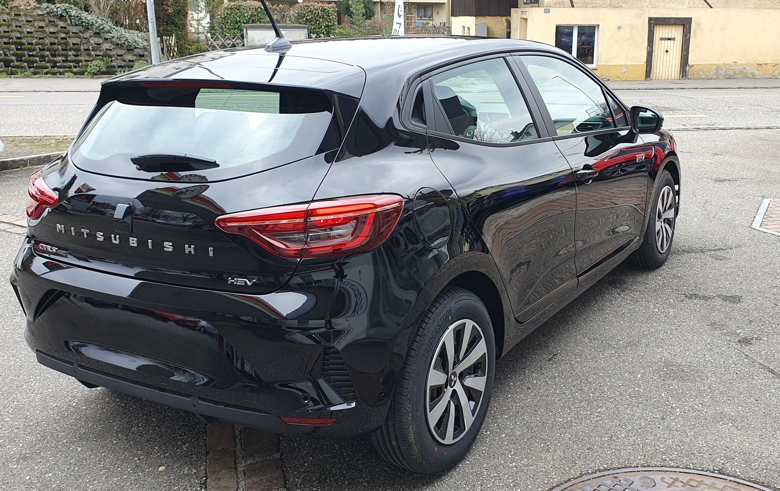 MITSUBISHI COLT 1.6 HEV Automat SwissLine (503) Helvetia, Full-Hybrid Petrol/Electric, Ex-demonstrator, Automatic - 3