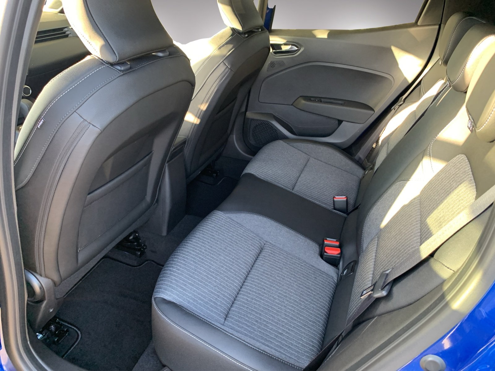 MITSUBISHI Colt 1.6 HEV Intense, Voll-Hybrid Benzin/Elektro, Neuwagen, Automatik - 7