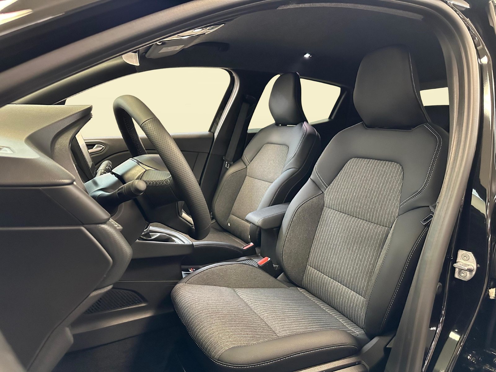 MITSUBISHI Colt 1.6 HEV Intense, Full-Hybrid Petrol/Electric, New car, Automatic - 5