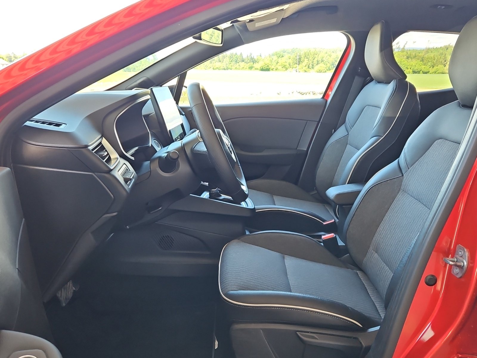 MITSUBISHI Colt 1.6 HEV Instyle, Full-Hybrid Petrol/Electric, Second hand / Used, Automatic - 7
