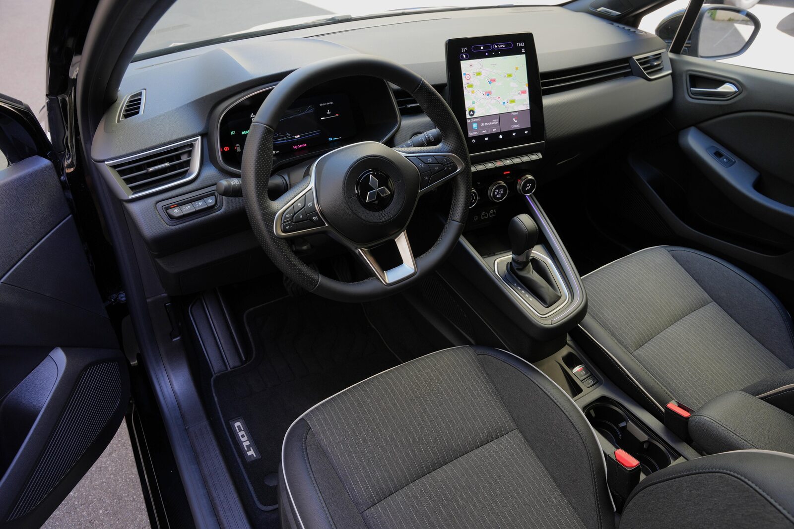 MITSUBISHI Colt 1.6 HEV Instyle, Hybride Intégral Essence/Électricité, Occasion / Utilisé, Automatique - 5