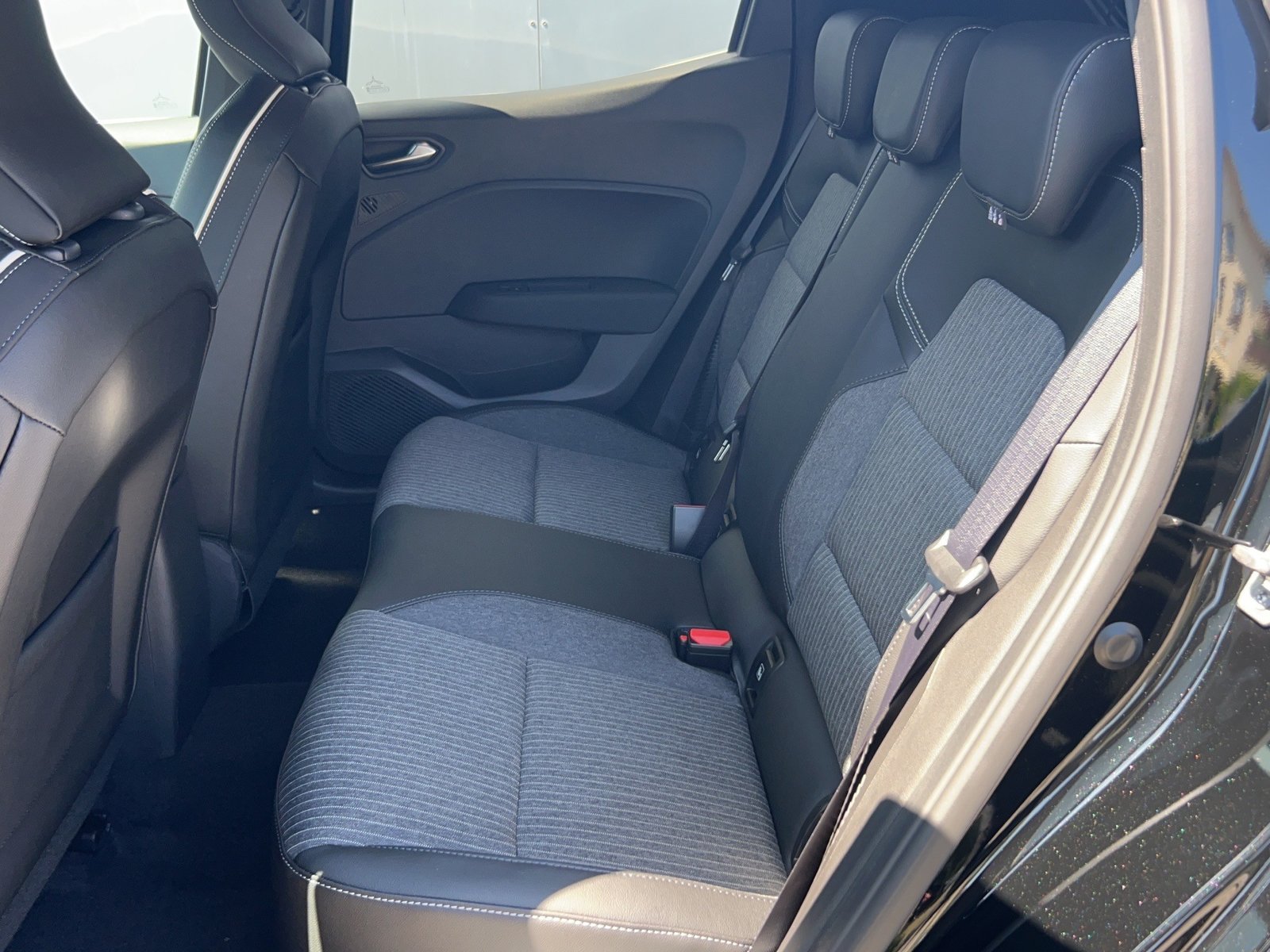 MITSUBISHI Colt 1.6 HEV Instyle, Hybride Intégral Essence/Électricité, Voiture de démonstration, Automatique - 7