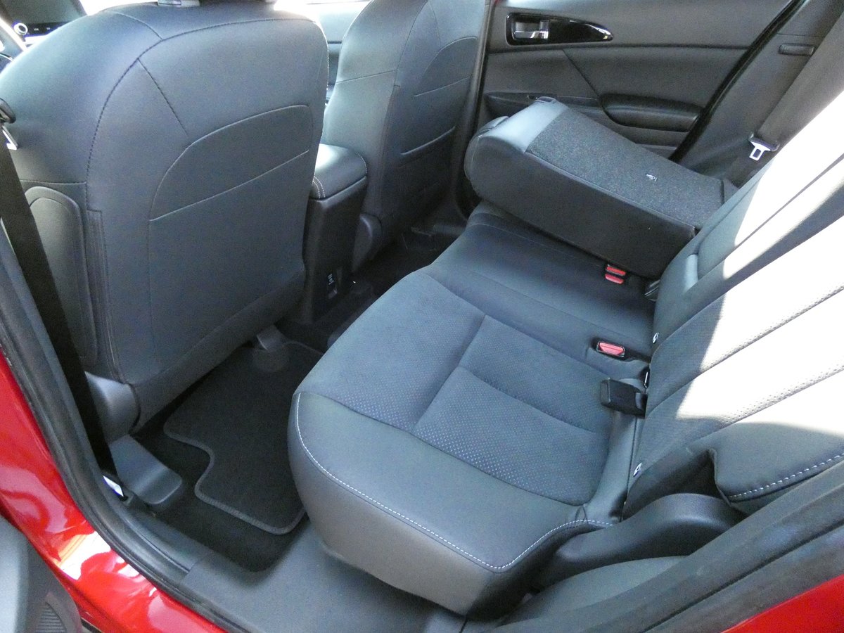 MITSUBISHI Eclipse Cross 2.4 PHEV Style Business 4WD, Hybride Rechargeable Essence/Électricité, Occasion / Utilisé, Automatique - 5