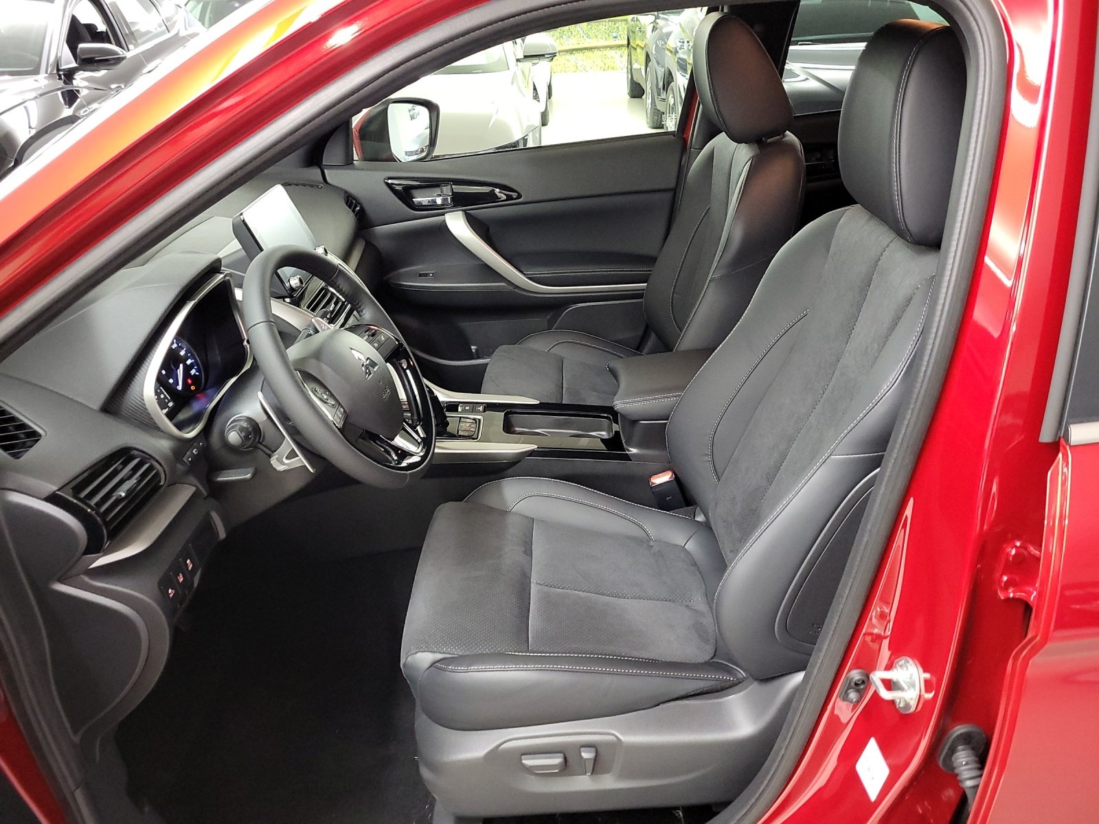 MITSUBISHI Eclipse Cross 2.4 PHEV Invite 4x4, Plug-in-Hybrid Petrol/Electric, Second hand / Used, Automatic - 5
