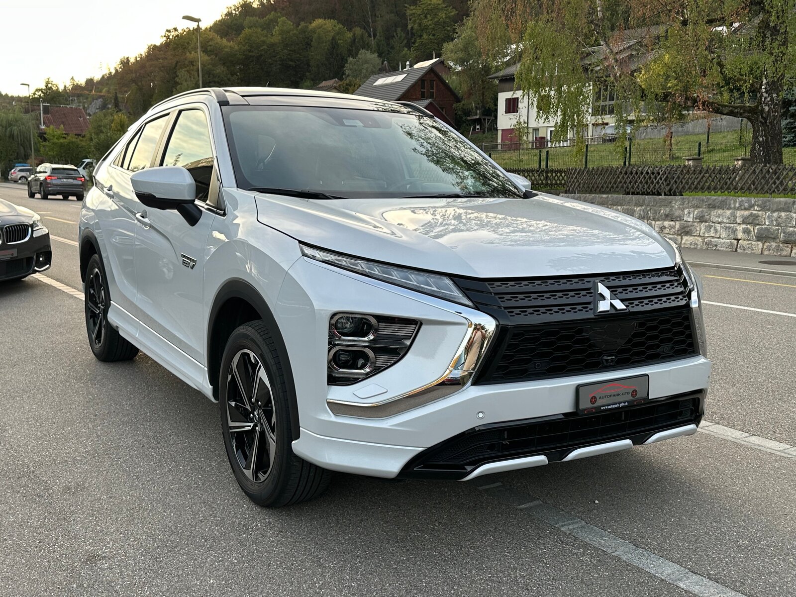 MITSUBISHI Eclipse Cross 2.4 PHEV Diamond 4WD, Plug-in-Hybrid Benzin/Elektro, Occasion / Gebraucht, Automatik - 2