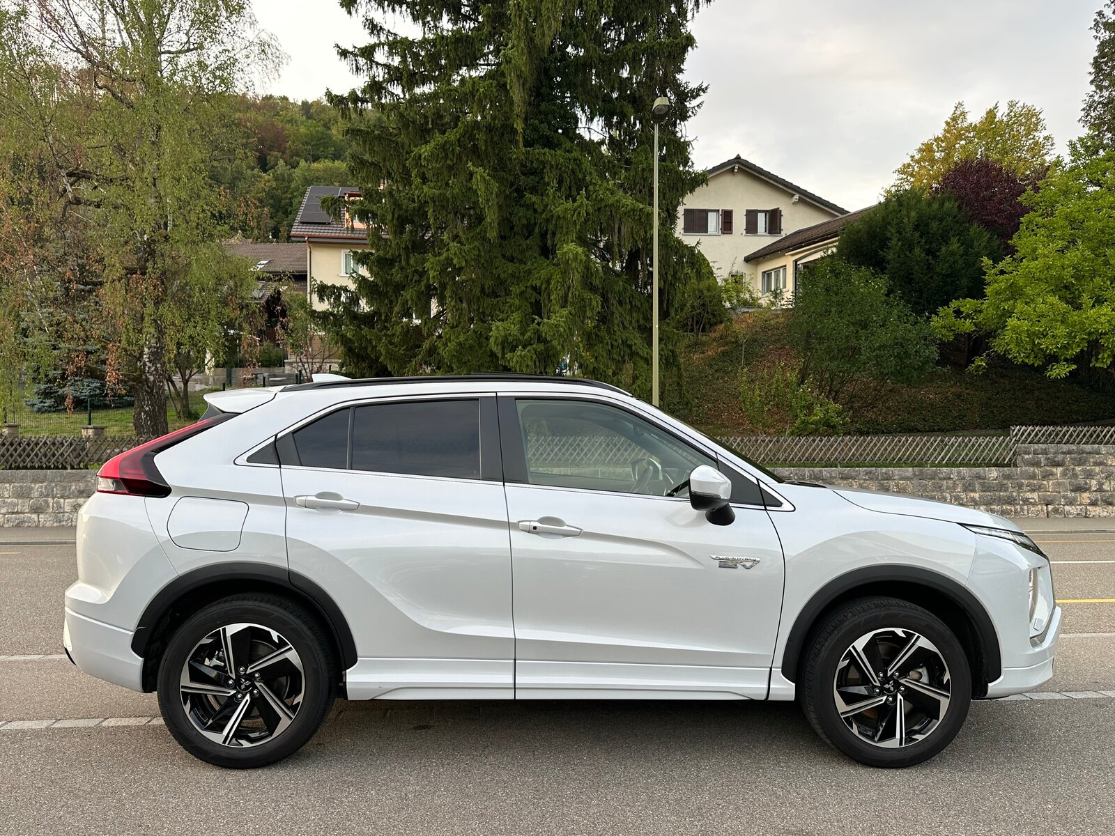 MITSUBISHI Eclipse Cross 2.4 PHEV Diamond 4WD, Plug-in-Hybrid Benzin/Elektro, Occasion / Gebraucht, Automatik - 4