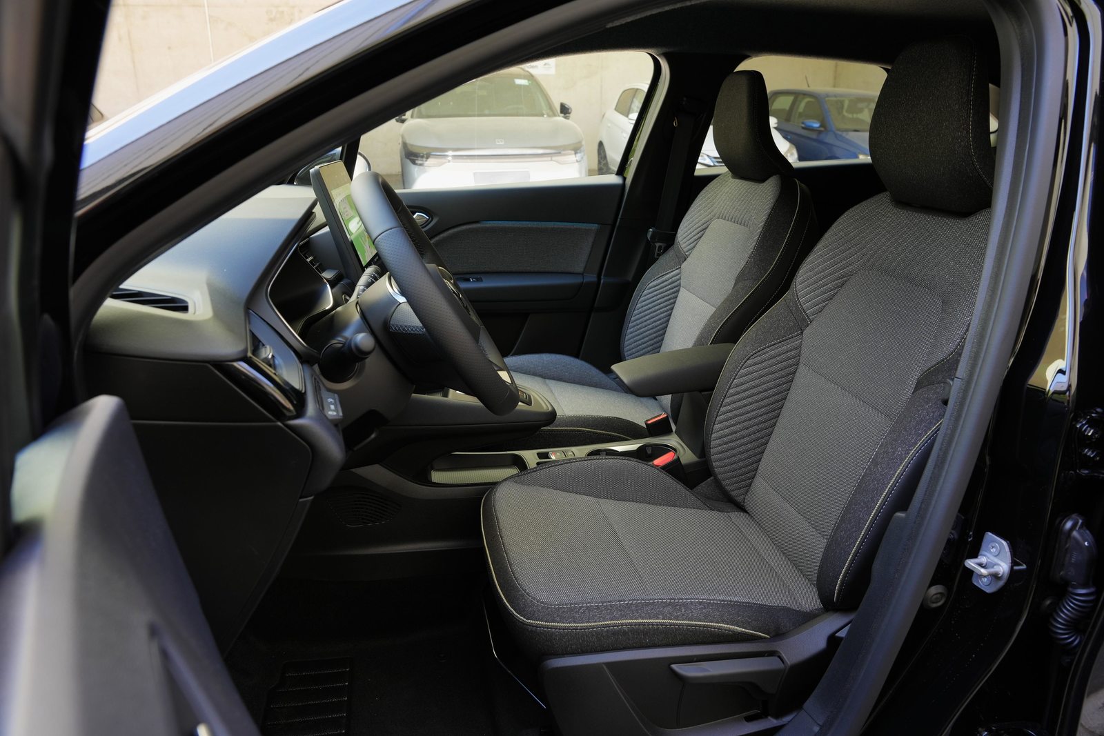 MITSUBISHI Grandis 1.8 HEV Intense, Full-Hybrid Petrol/Electric, New car, Automatic - 7