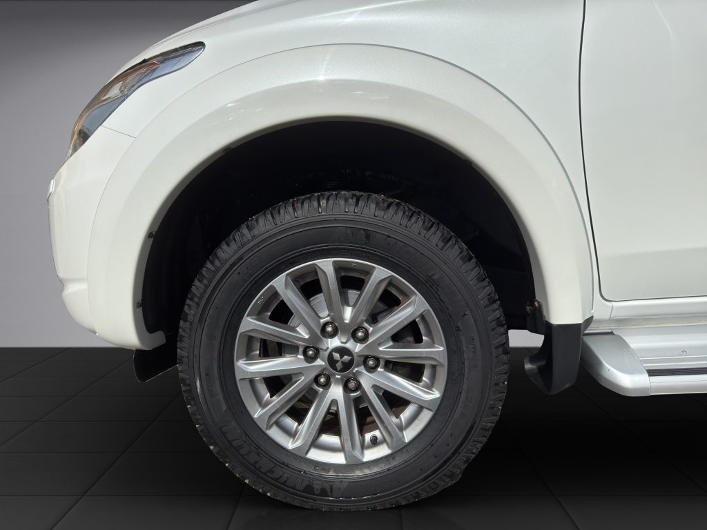 MITSUBISHI L200 D-Cab pick-up 2.4 DID 181 4x4 Style, Diesel, Occasioni / Usate, Automatico - 6