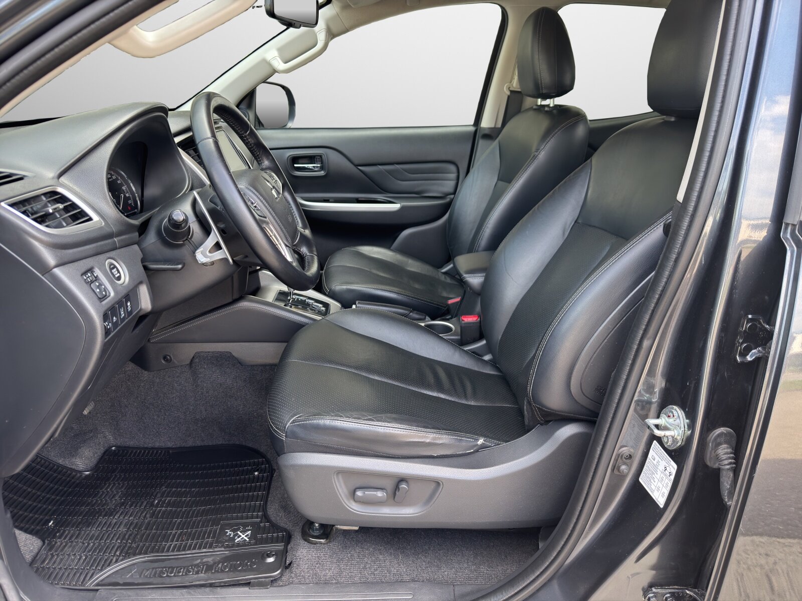 MITSUBISHI L200 D-Cab Pick-up 2.2 DID 4x4 Diamond, Diesel, Occasion / Gebraucht, Automatik - 5