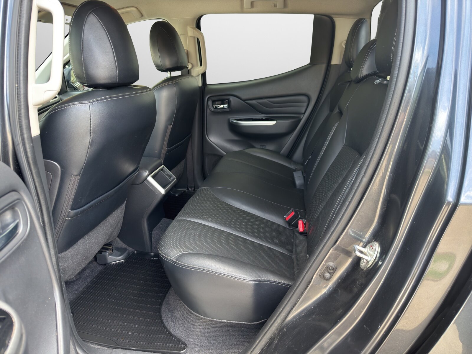 MITSUBISHI L200 D-Cab Pick-up 2.2 DID 4x4 Diamond, Diesel, Occasion / Gebraucht, Automatik - 6
