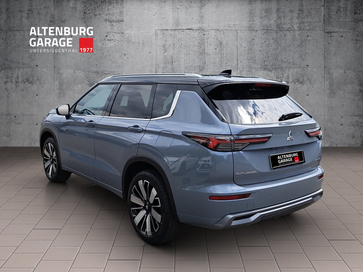 MITSUBISHI Outlander 2.4 PHEV Instyle 4x4, Plug-in-Hybrid Benzina/Elettrica, Auto nuove, Automatico - 3