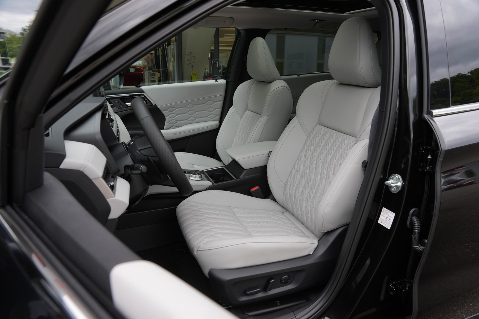MITSUBISHI Outlander 2.4 PHEV Instyle 4x4, Hybride Rechargeable Essence/Électricité, Voiture nouvelle, Automatique - 7