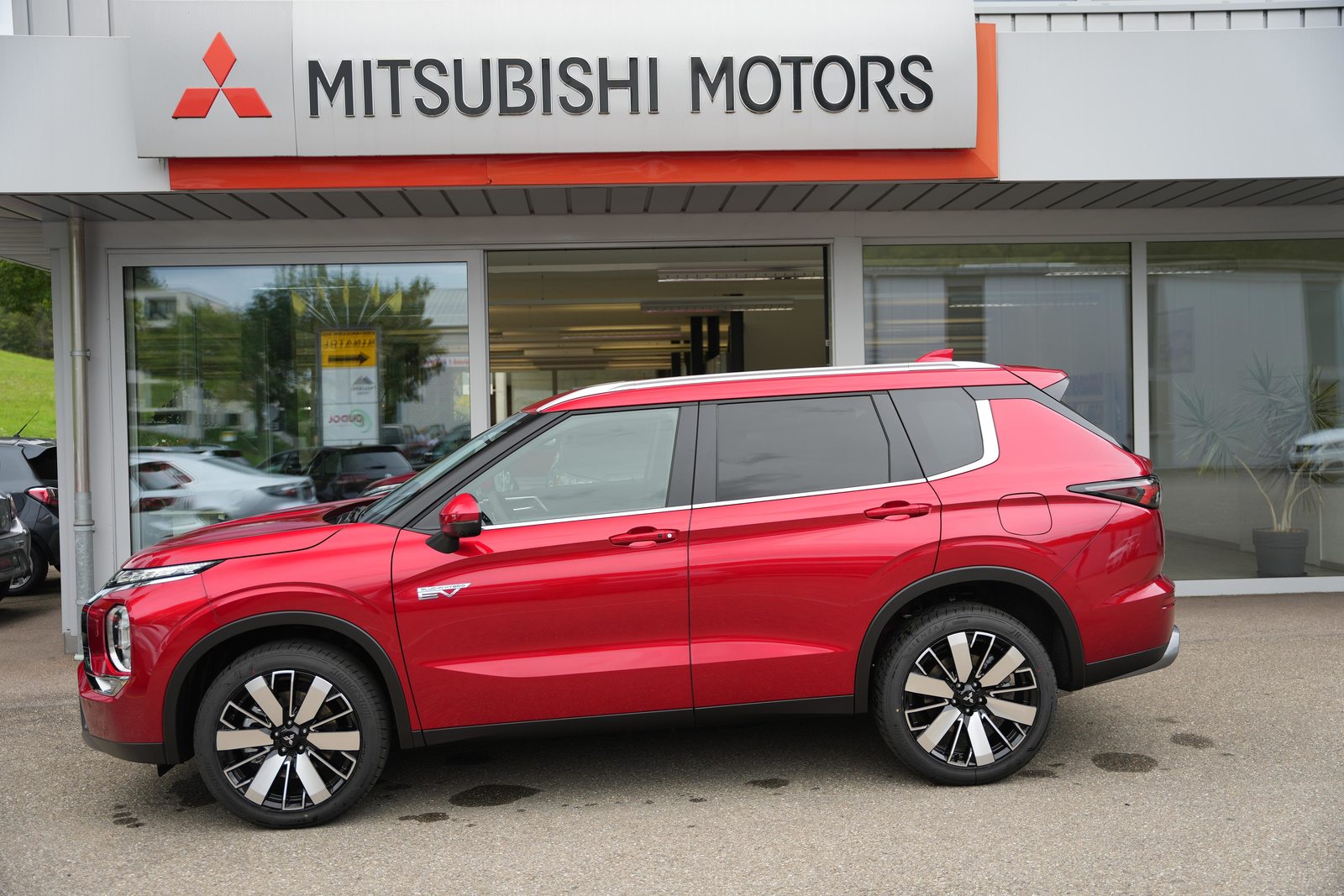 MITSUBISHI Outlander 2.4 PHEV Intense 4x4, Plug-in-Hybrid Petrol/Electric, New car, Automatic - 3
