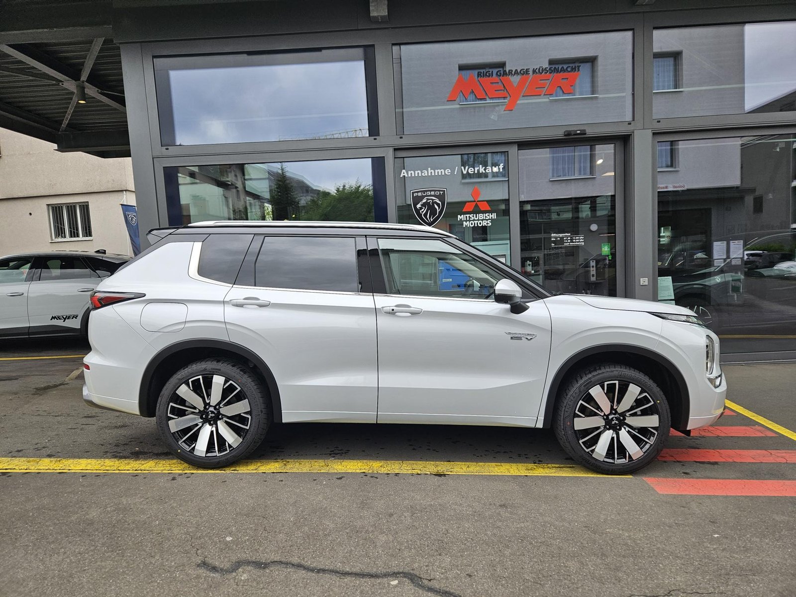 MITSUBISHI Outlander 2.4 PHEV Instyle 4x4, Plug-in-Hybrid Benzin/Elektro, Neuwagen, Automatik - 2