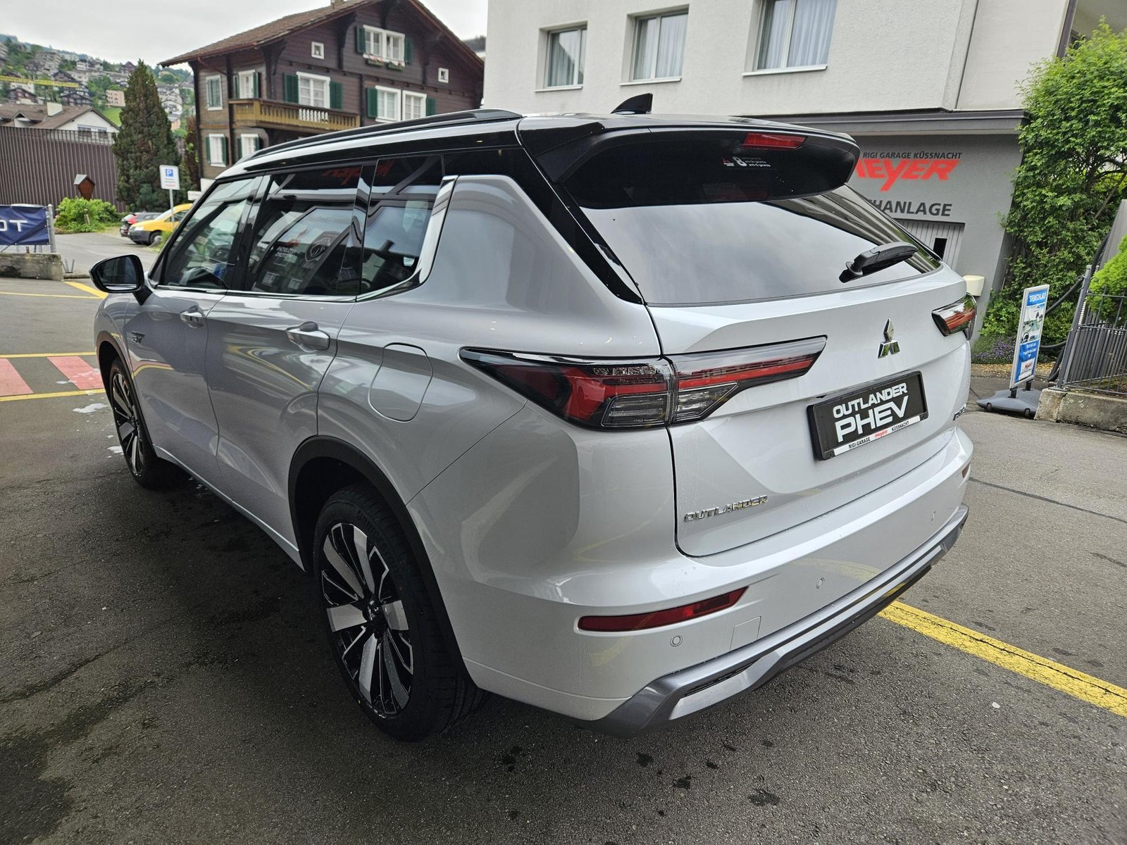 MITSUBISHI Outlander 2.4 PHEV Instyle 4x4, Plug-in-Hybrid Benzin/Elektro, Neuwagen, Automatik - 3