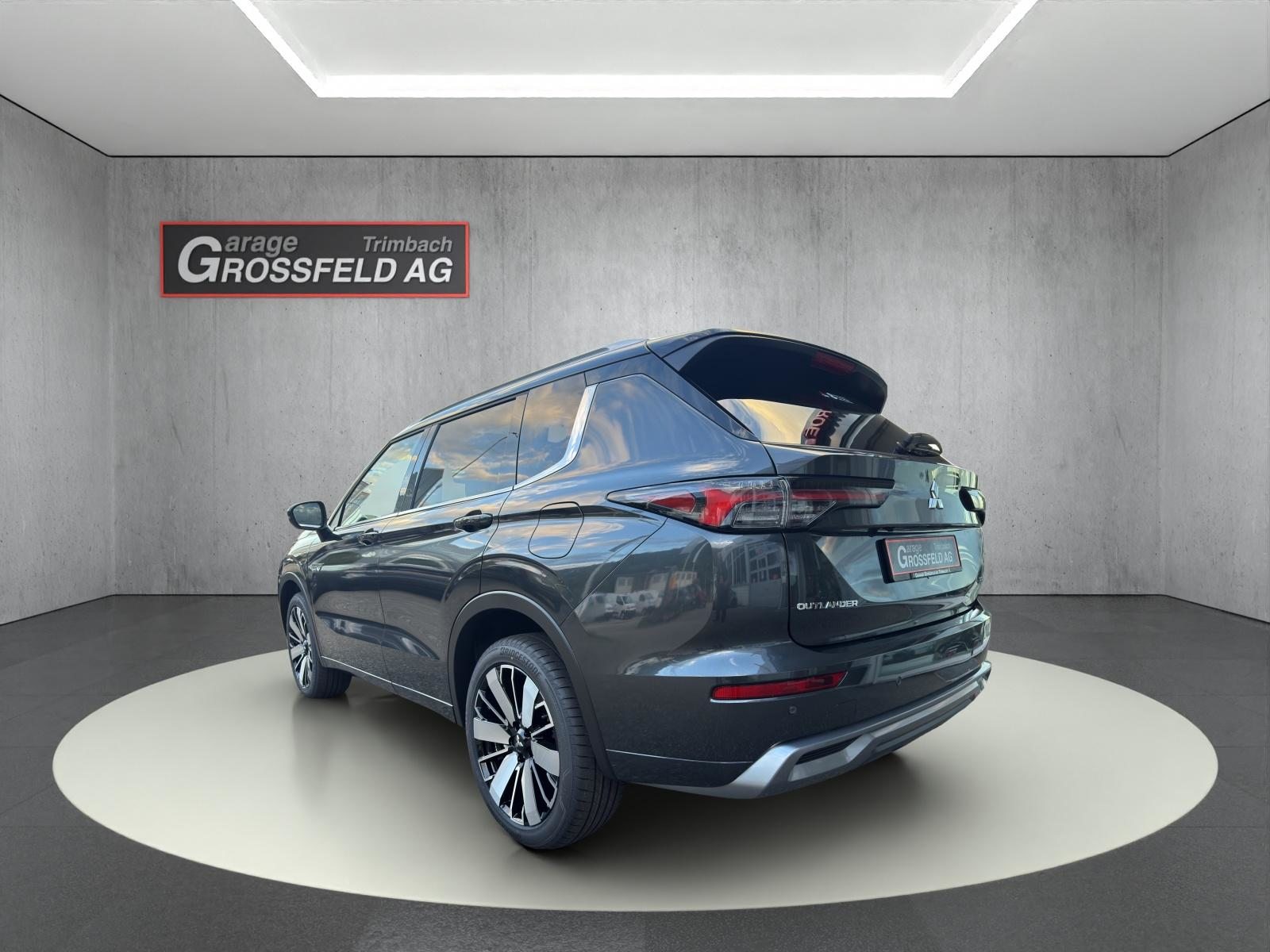 MITSUBISHI Outlander 2.4 PHEV Instyle+ 4x4, Plug-in-Hybrid Benzin/Elektro, Neuwagen, Automatik - 4