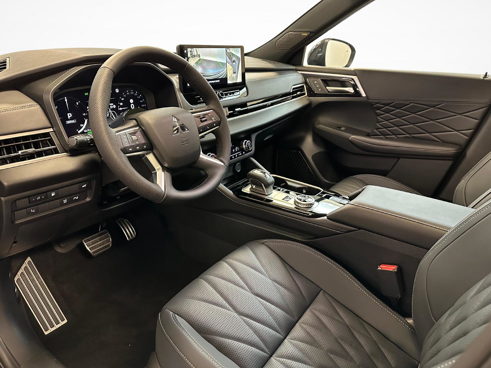 MITSUBISHI Outlander 2.4 PHEV Sport 4x4, Plug-in-Hybrid Petrol/Electric, New car, Automatic - 4