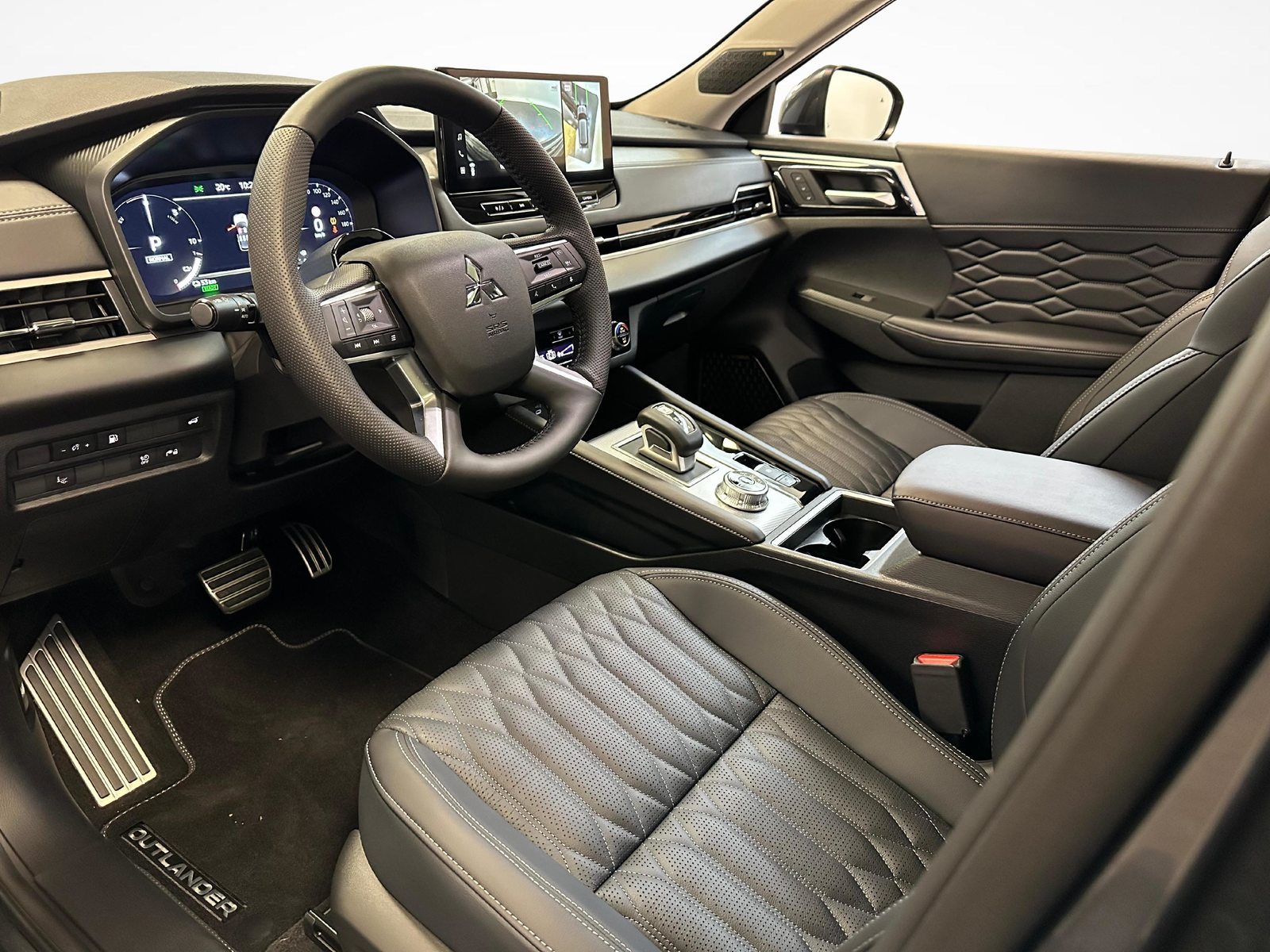 MITSUBISHI Outlander 2.4 PHEV Instyle 4x4, Plug-in-Hybrid Petrol/Electric, New car, Automatic - 4