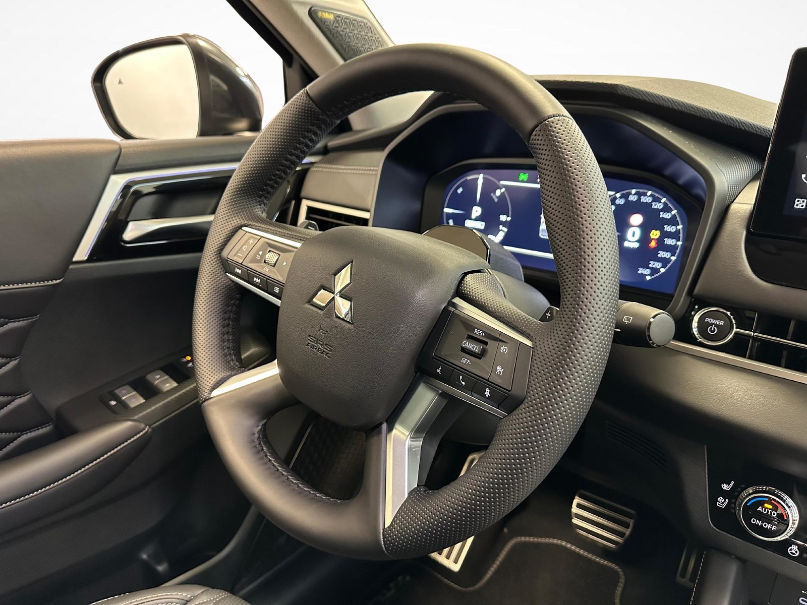 MITSUBISHI Outlander 2.4 PHEV Instyle 4x4, Plug-in-Hybrid Petrol/Electric, New car, Automatic - 7