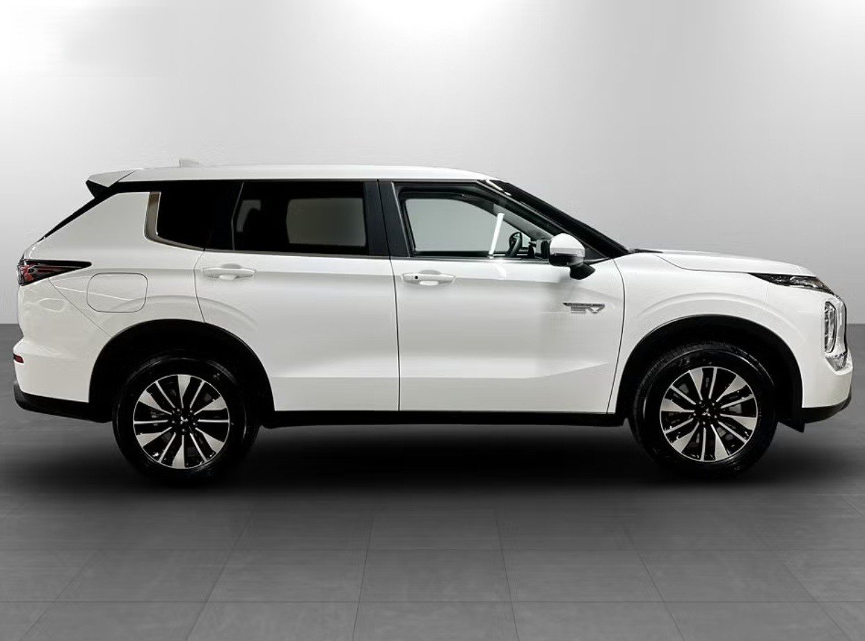 MITSUBISHI Outlander PHEV Invite 4WD Automatic, Plug-in-Hybrid Benzina/Elettrica, Auto nuove, Automatico - 2