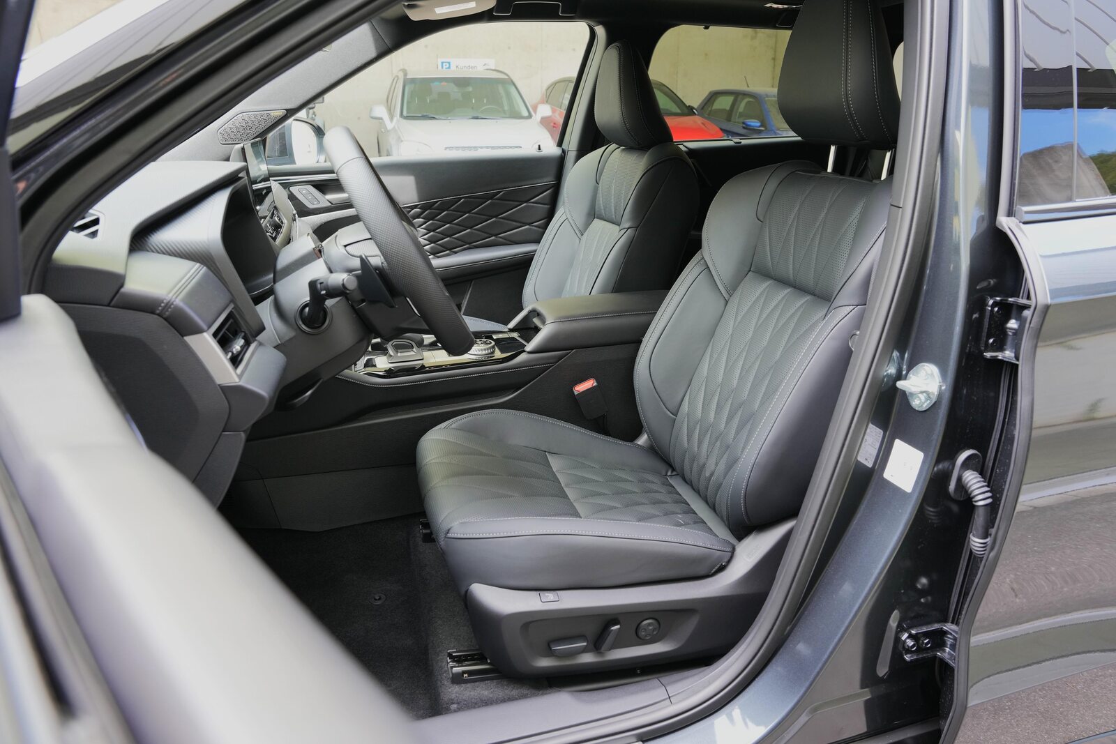 MITSUBISHI Outlander 2.4 PHEV Sport 4x4, Plug-in-Hybrid Petrol/Electric, New car, Automatic - 6