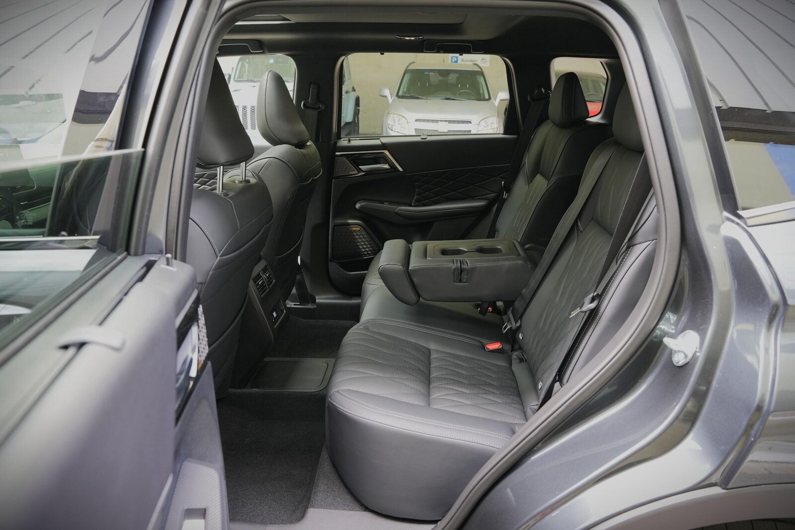 MITSUBISHI Outlander 2.4 PHEV Sport 4x4, Plug-in-Hybrid Petrol/Electric, New car, Automatic - 7