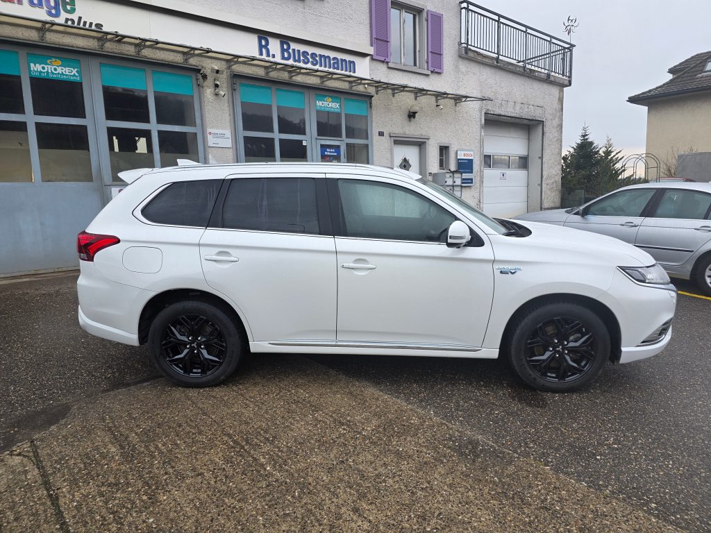 MITSUBISHI OUTLANDER 2.4 PHEV Diamond, Hybride Rechargeable Essence/Électricité, Occasion / Utilisé, Automatique - 3