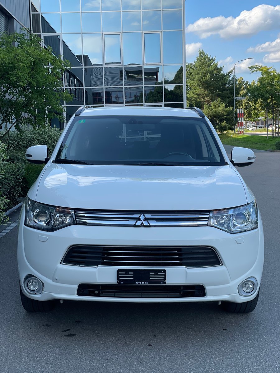 MITSUBISHI Outlander 2.0 PHEV Navigator eAssist, Plug-in-Hybrid Benzina/Elettrica, Occasioni / Usate, Automatico - 2