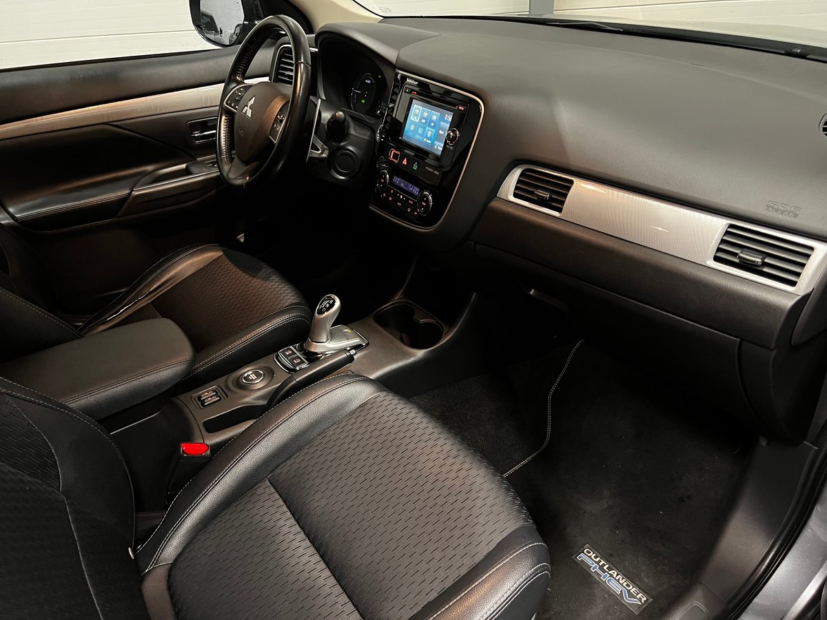 MITSUBISHI Outlander 2.0 PHEV Intense, Hybride Rechargeable Essence/Électricité, Occasion / Utilisé, Automatique - 6